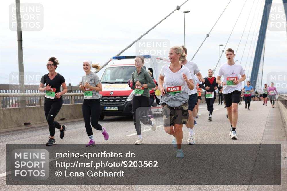 03.10.2025 - Köhlbrandbrückenlauf Lena Gebhardt http://msf.ph/oto/9203562 03.10.2025 15:53:31 Position 2 4249 meine-sportfotos.de