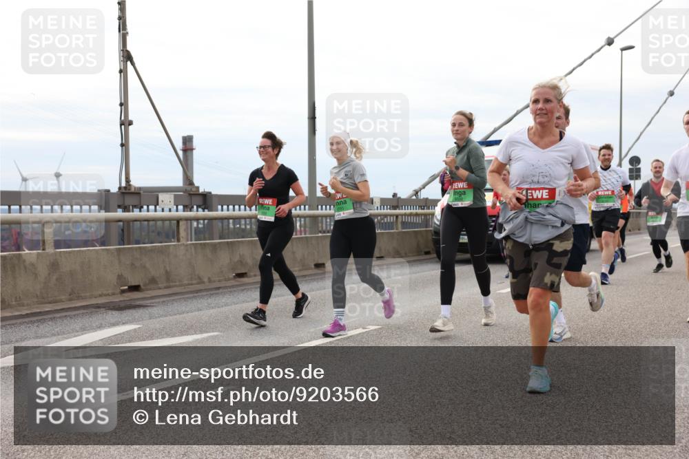 03.10.2025 - Köhlbrandbrückenlauf Lena Gebhardt http://msf.ph/oto/9203566 03.10.2025 15:53:32 Position 2 9039 meine-sportfotos.de