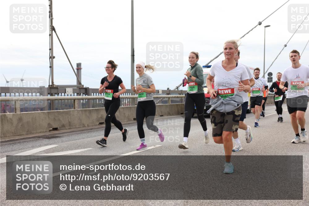03.10.2025 - Köhlbrandbrückenlauf Lena Gebhardt http://msf.ph/oto/9203567 03.10.2025 15:53:32 Position 2 8795, 9039 meine-sportfotos.de