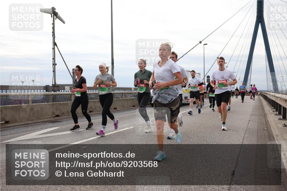 03.10.2025 - Köhlbrandbrückenlauf Lena Gebhardt http://msf.ph/oto/9203568 03.10.2025 15:53:32 Position 2  meine-sportfotos.de