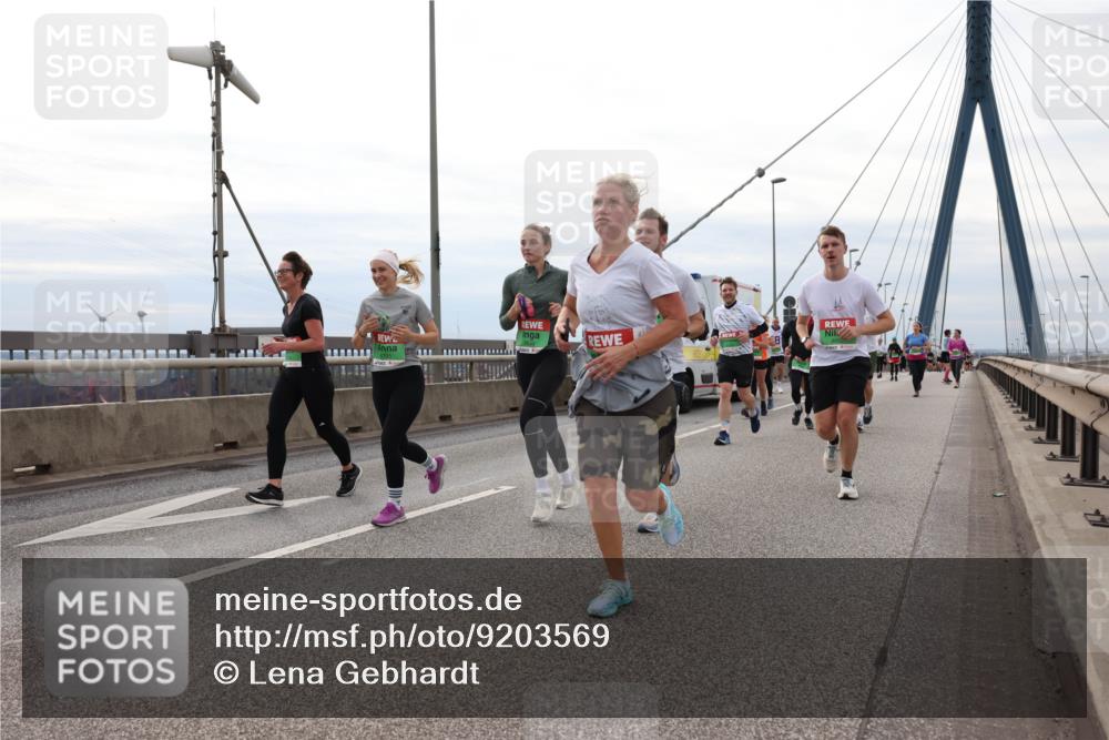 03.10.2025 - Köhlbrandbrückenlauf Lena Gebhardt http://msf.ph/oto/9203569 03.10.2025 15:53:32 Position 2 8 meine-sportfotos.de