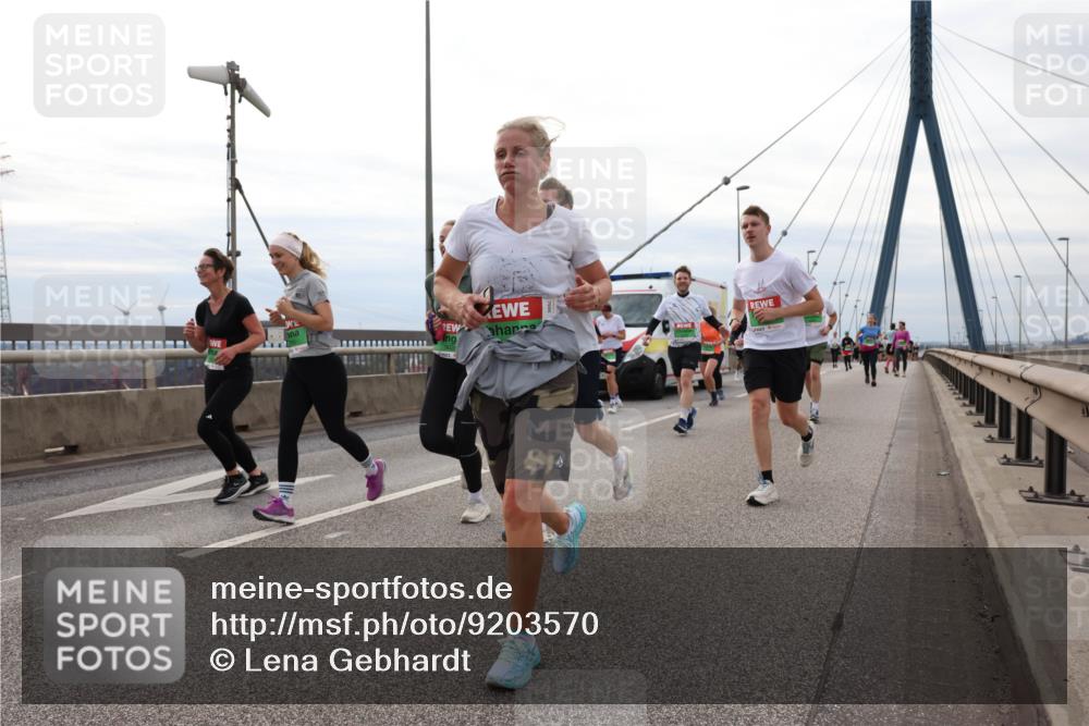 03.10.2025 - Köhlbrandbrückenlauf Lena Gebhardt http://msf.ph/oto/9203570 03.10.2025 15:53:33 Position 2  meine-sportfotos.de