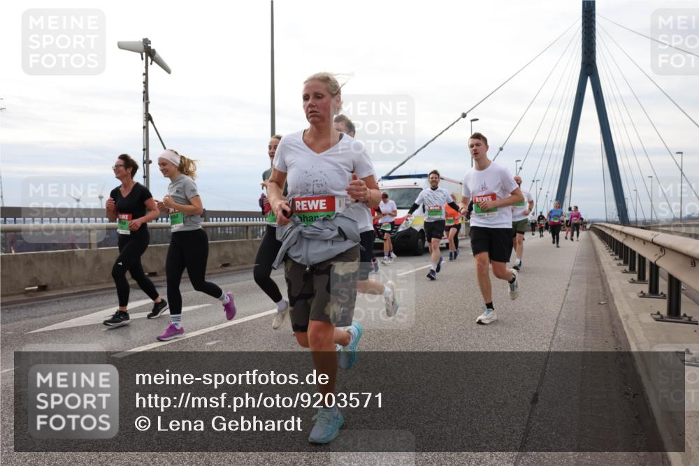 03.10.2025 - Köhlbrandbrückenlauf Lena Gebhardt http://msf.ph/oto/9203571 03.10.2025 15:53:33 Position 2  meine-sportfotos.de