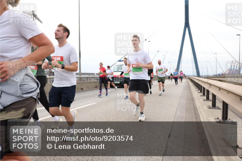 03.10.2025 - Köhlbrandbrückenlauf Lena Gebhardt http://msf.ph/oto/9203574 03.10.2025 15:53:33 Position 2  meine-sportfotos.de