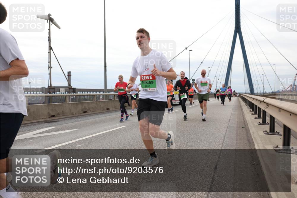 03.10.2025 - Köhlbrandbrückenlauf Lena Gebhardt http://msf.ph/oto/9203576 03.10.2025 15:53:33 Position 2 8952 meine-sportfotos.de