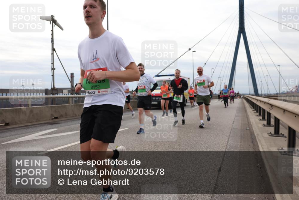 03.10.2025 - Köhlbrandbrückenlauf Lena Gebhardt http://msf.ph/oto/9203578 03.10.2025 15:53:34 Position 2 8952 meine-sportfotos.de