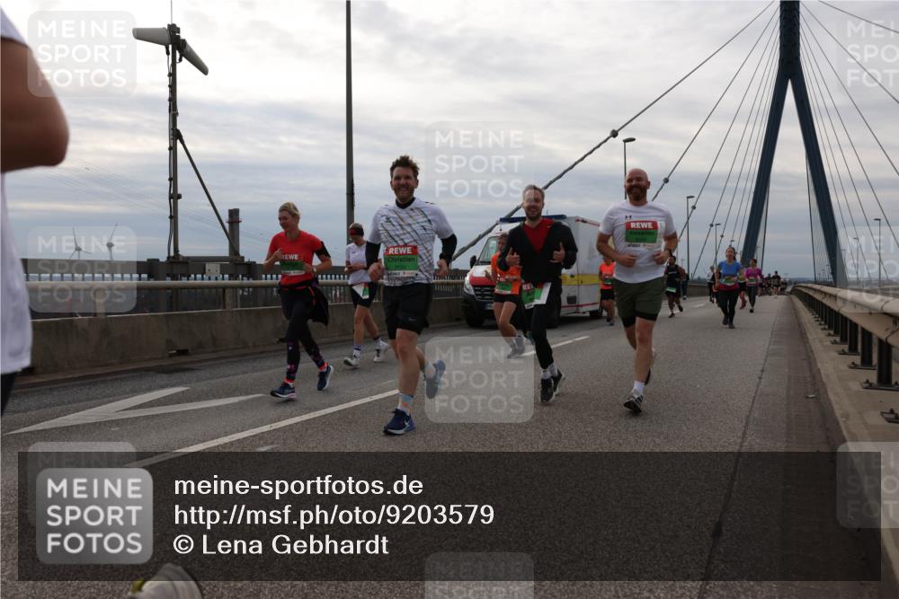 03.10.2025 - Köhlbrandbrückenlauf Lena Gebhardt http://msf.ph/oto/9203579 03.10.2025 15:53:34 Position 2  meine-sportfotos.de