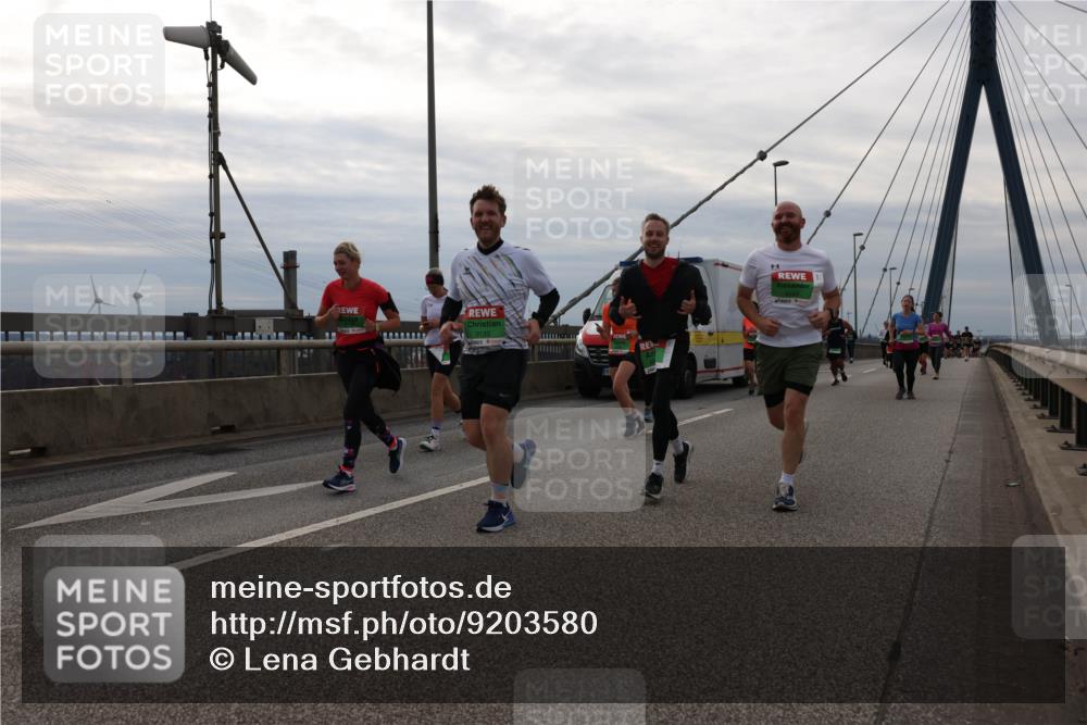 03.10.2025 - Köhlbrandbrückenlauf Lena Gebhardt http://msf.ph/oto/9203580 03.10.2025 15:53:34 Position 2 9133 meine-sportfotos.de