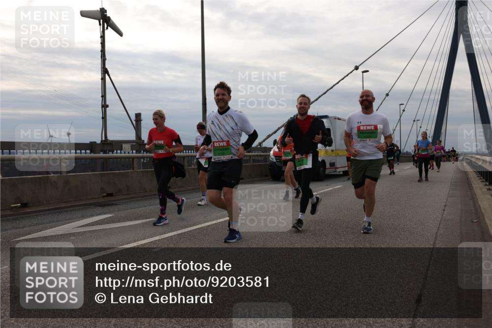 03.10.2025 - Köhlbrandbrückenlauf Lena Gebhardt http://msf.ph/oto/9203581 03.10.2025 15:53:34 Position 2 9133 meine-sportfotos.de