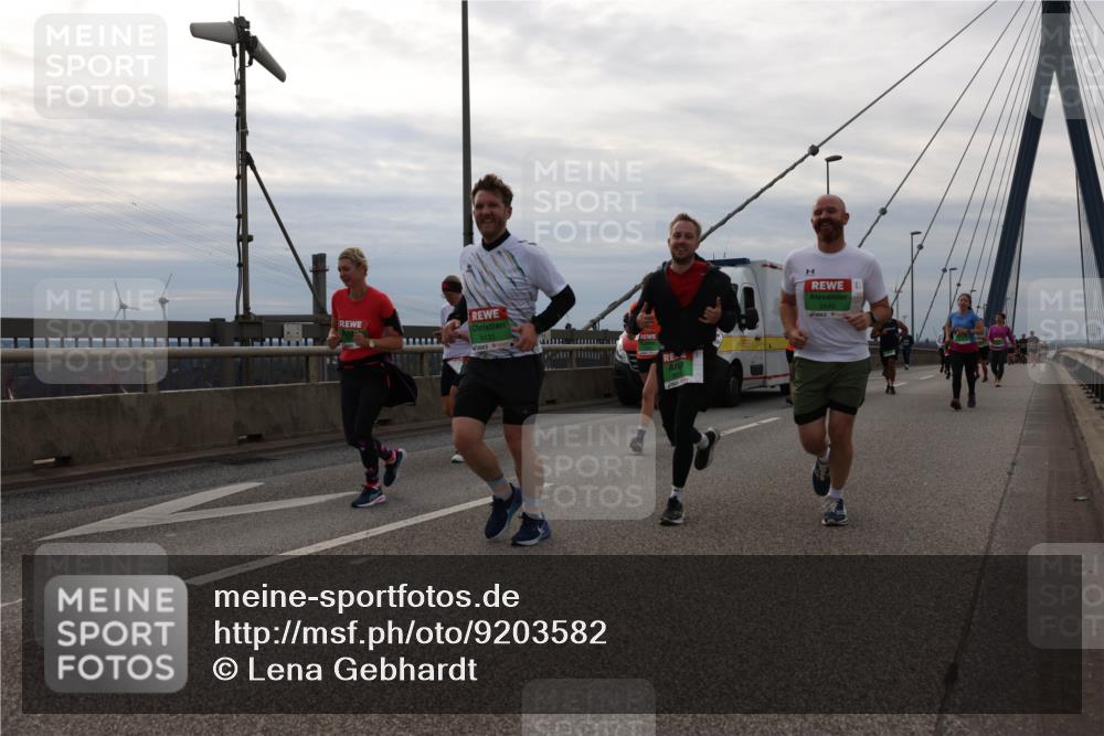03.10.2025 - Köhlbrandbrückenlauf Lena Gebhardt http://msf.ph/oto/9203582 03.10.2025 15:53:34 Position 2 9133, 11, 8549 meine-sportfotos.de
