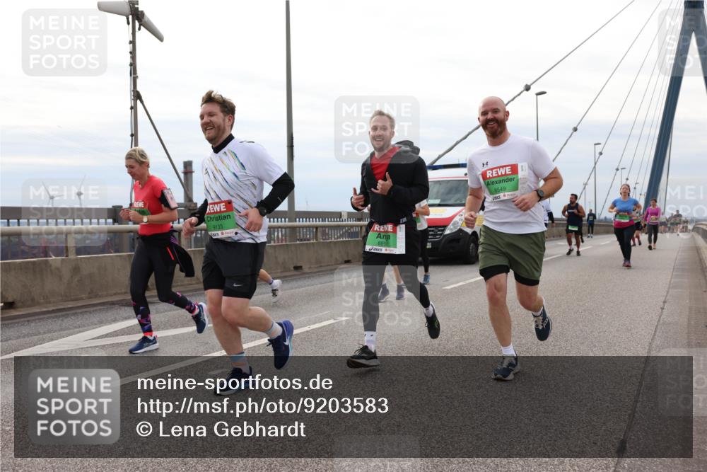 03.10.2025 - Köhlbrandbrückenlauf Lena Gebhardt http://msf.ph/oto/9203583 03.10.2025 15:53:35 Position 2 9133, 8550, 8549 meine-sportfotos.de