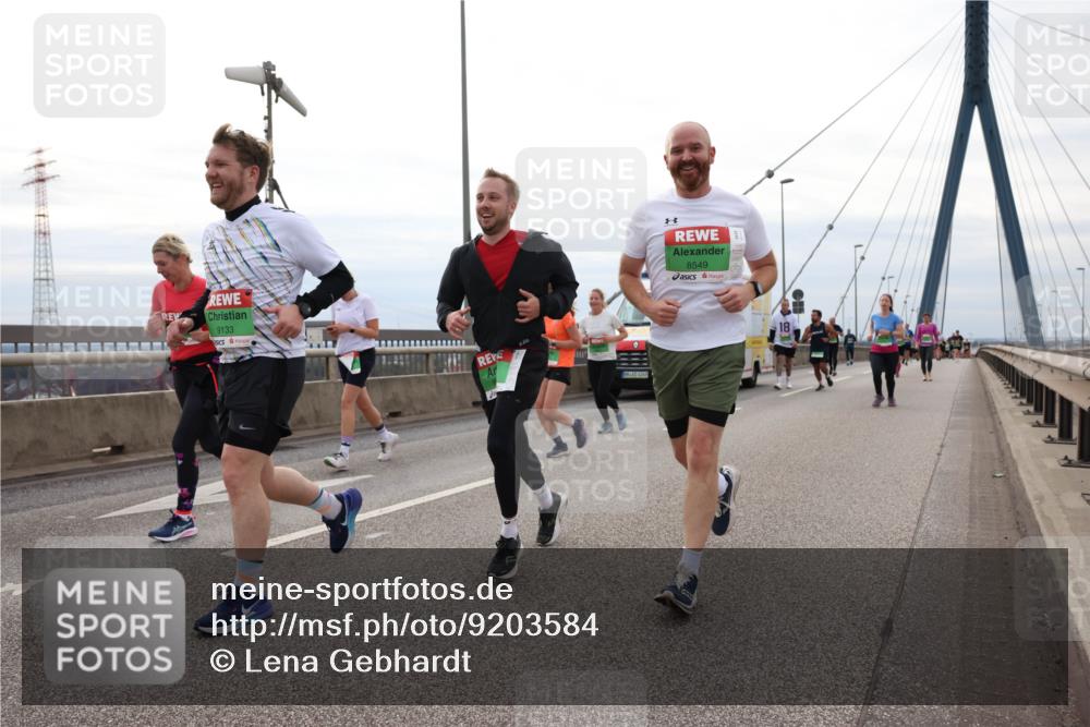03.10.2025 - Köhlbrandbrückenlauf Lena Gebhardt http://msf.ph/oto/9203584 03.10.2025 15:53:35 Position 2 9133, 8549, 18 meine-sportfotos.de
