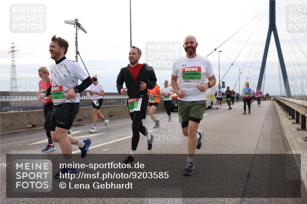 03.10.2025 - Köhlbrandbrückenlauf Lena Gebhardt http://msf.ph/oto/9203585 03.10.2025 15:53:35 Position 2 9133, 8549, 18 meine-sportfotos.de