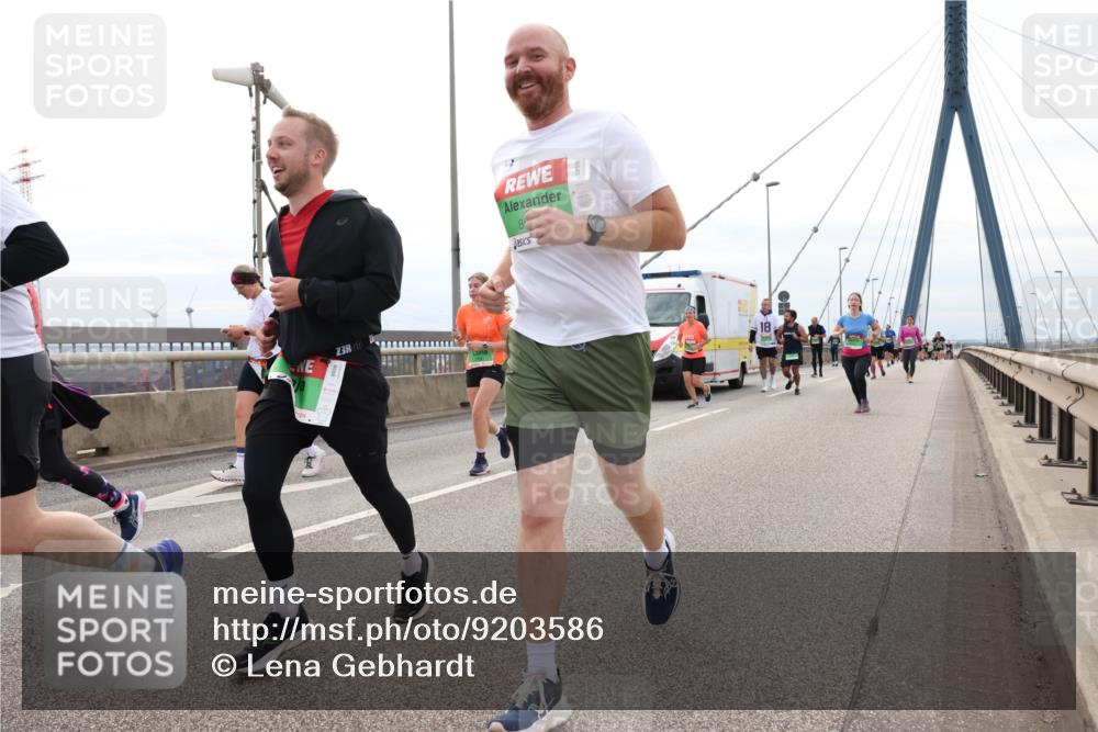 03.10.2025 - Köhlbrandbrückenlauf Lena Gebhardt http://msf.ph/oto/9203586 03.10.2025 15:53:35 Position 2 3, 8, 18 meine-sportfotos.de