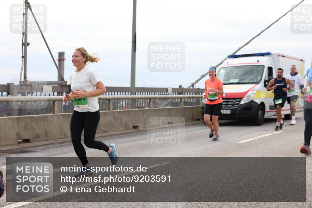 03.10.2025 - Köhlbrandbrückenlauf Lena Gebhardt http://msf.ph/oto/9203591 03.10.2025 15:53:36 Position 2 8017, 454249 meine-sportfotos.de