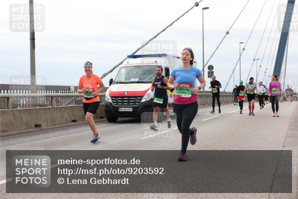 03.10.2025 - Köhlbrandbrückenlauf Lena Gebhardt http://msf.ph/oto/9203592 03.10.2025 15:53:37 Position 2 42, 85, 8092, 4249 meine-sportfotos.de