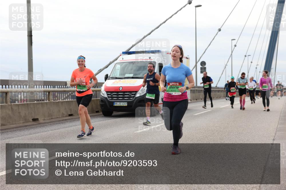 03.10.2025 - Köhlbrandbrückenlauf Lena Gebhardt http://msf.ph/oto/9203593 03.10.2025 15:53:37 Position 2 42, 859, 8092, 4249 meine-sportfotos.de