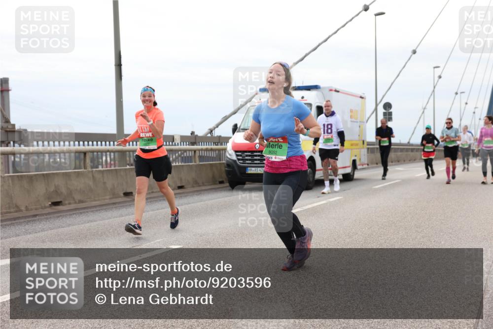 03.10.2025 - Köhlbrandbrückenlauf Lena Gebhardt http://msf.ph/oto/9203596 03.10.2025 15:53:37 Position 2 42, 8092, 18 meine-sportfotos.de