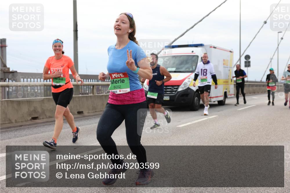 03.10.2025 - Köhlbrandbrückenlauf Lena Gebhardt http://msf.ph/oto/9203599 03.10.2025 15:53:38 Position 2 8308, 8092, 18, 4249 meine-sportfotos.de