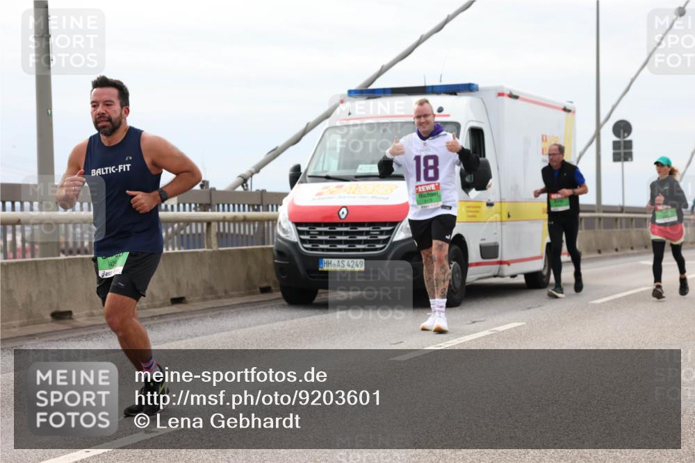 03.10.2025 - Köhlbrandbrückenlauf Lena Gebhardt http://msf.ph/oto/9203601 03.10.2025 15:53:38 Position 2 9426, 4249, 18 meine-sportfotos.de