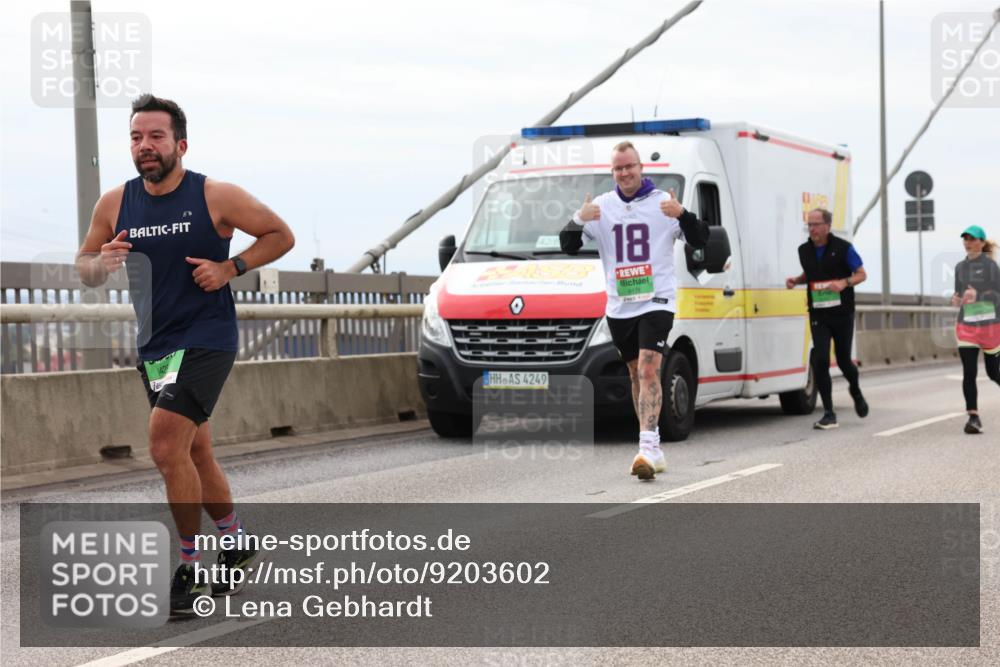 03.10.2025 - Köhlbrandbrückenlauf Lena Gebhardt http://msf.ph/oto/9203602 03.10.2025 15:53:39 Position 2 4, 3, 18, 9179, 4249 meine-sportfotos.de