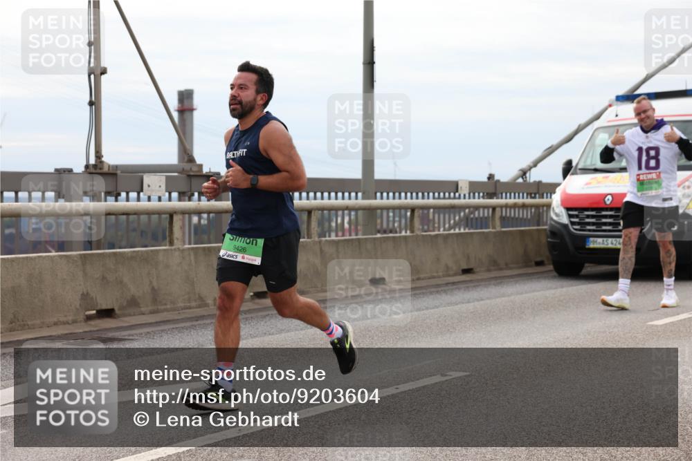 03.10.2025 - Köhlbrandbrückenlauf Lena Gebhardt http://msf.ph/oto/9203604 03.10.2025 15:53:39 Position 2 9426, 424, 18 meine-sportfotos.de