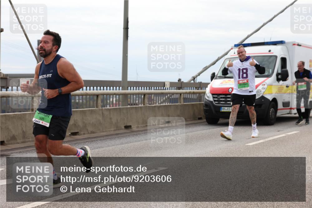 03.10.2025 - Köhlbrandbrückenlauf Lena Gebhardt http://msf.ph/oto/9203606 03.10.2025 15:53:39 Position 2 9426, 18 meine-sportfotos.de