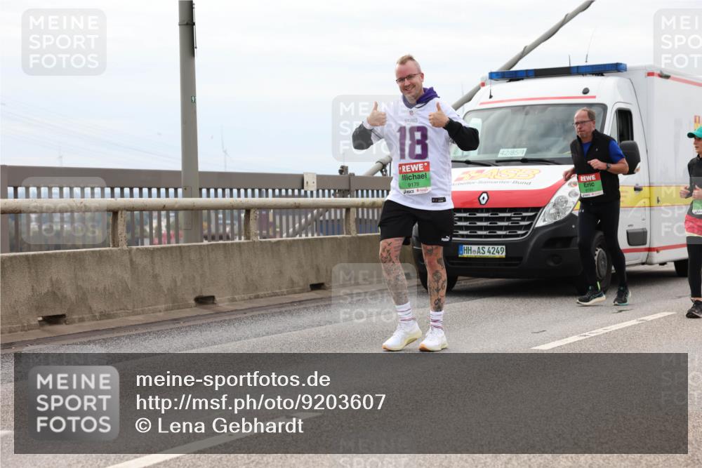 03.10.2025 - Köhlbrandbrückenlauf Lena Gebhardt http://msf.ph/oto/9203607 03.10.2025 15:53:40 Position 2 18, 9179, 42, 85, 4, 4249 meine-sportfotos.de