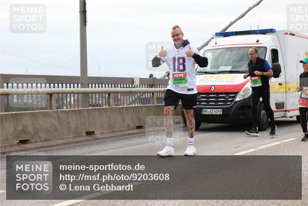 03.10.2025 - Köhlbrandbrückenlauf Lena Gebhardt http://msf.ph/oto/9203608 03.10.2025 15:53:40 Position 2 10, 18, 9179, 42, 85, 4, 4249 meine-sportfotos.de