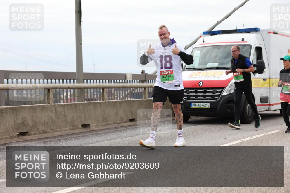 03.10.2025 - Köhlbrandbrückenlauf Lena Gebhardt http://msf.ph/oto/9203609 03.10.2025 15:53:40 Position 2 18, 9179, 42, 85, 4, 4, 3, 4249, 8191 meine-sportfotos.de