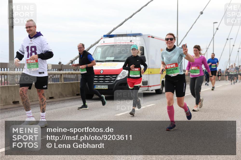 03.10.2025 - Köhlbrandbrückenlauf Lena Gebhardt http://msf.ph/oto/9203611 03.10.2025 15:53:41 Position 2 9179, 42, 854, 4249, 9699, 7875, 9190 meine-sportfotos.de