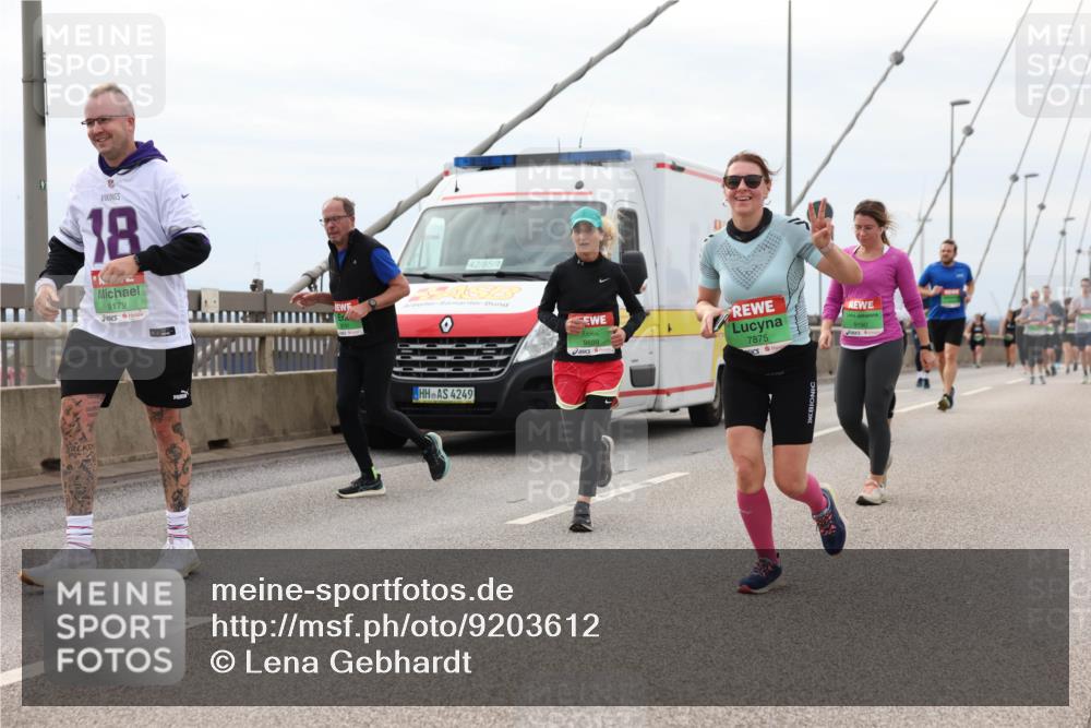03.10.2025 - Köhlbrandbrückenlauf Lena Gebhardt http://msf.ph/oto/9203612 03.10.2025 15:53:41 Position 2 18, 9179, 42, 854, 4249, 9699, 7875, 9190 meine-sportfotos.de