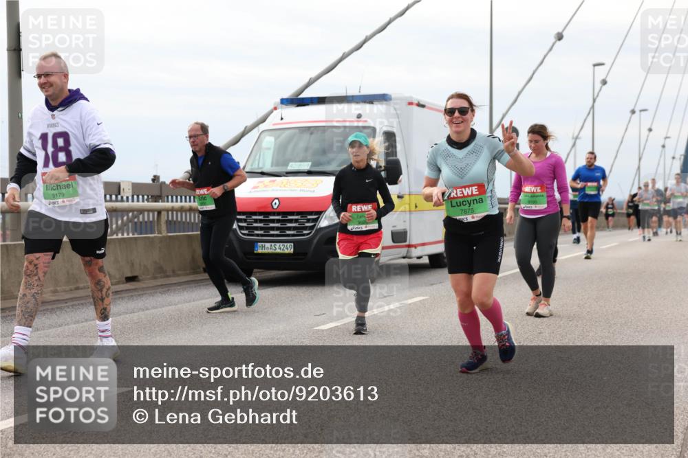 03.10.2025 - Köhlbrandbrückenlauf Lena Gebhardt http://msf.ph/oto/9203613 03.10.2025 15:53:41 Position 2 18, 9179, 42, 85, 9699, 4249, 7875, 9190 meine-sportfotos.de