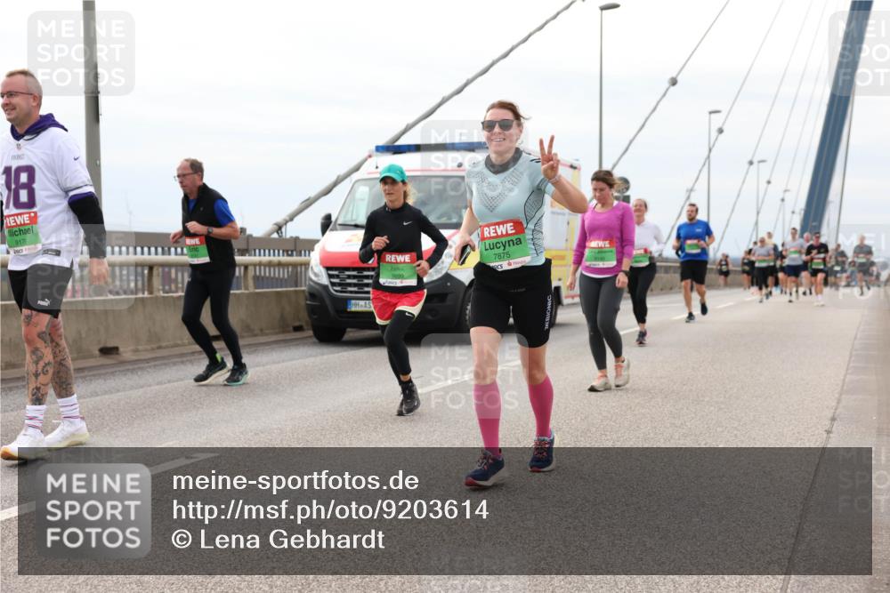 03.10.2025 - Köhlbrandbrückenlauf Lena Gebhardt http://msf.ph/oto/9203614 03.10.2025 15:53:41 Position 2 18, 9179, 9699, 7875 meine-sportfotos.de
