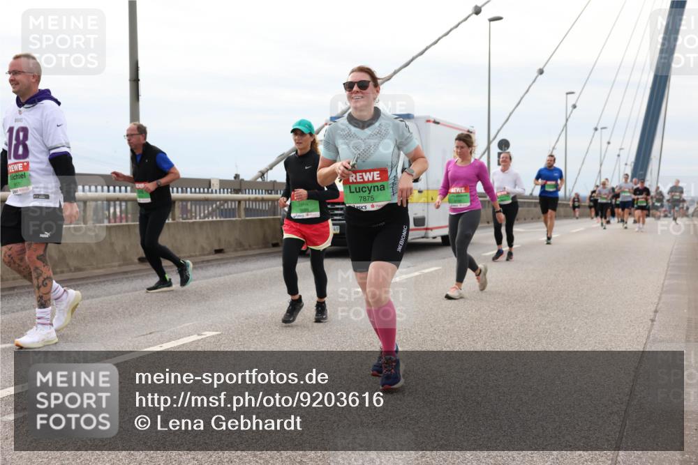 03.10.2025 - Köhlbrandbrückenlauf Lena Gebhardt http://msf.ph/oto/9203616 03.10.2025 15:53:42 Position 2 18, 9179, 1, 7875 meine-sportfotos.de