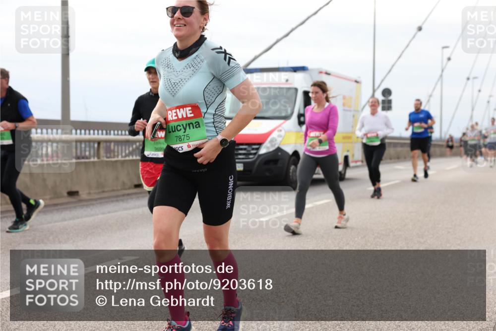 03.10.2025 - Köhlbrandbrückenlauf Lena Gebhardt http://msf.ph/oto/9203618 03.10.2025 15:53:42 Position 2 9699, 7875, 1444 meine-sportfotos.de