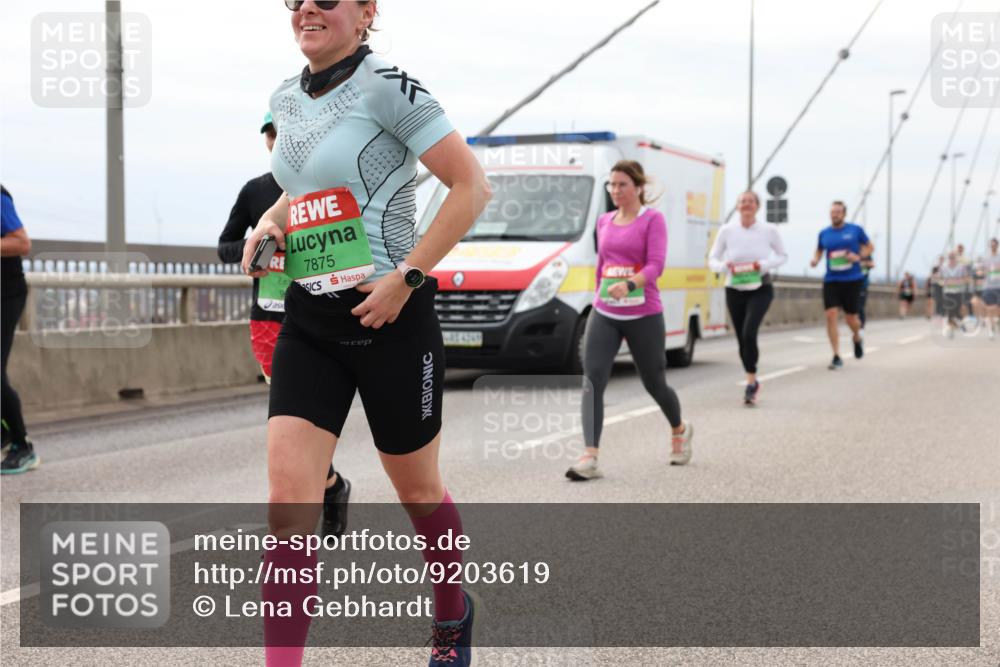 03.10.2025 - Köhlbrandbrückenlauf Lena Gebhardt http://msf.ph/oto/9203619 03.10.2025 15:53:42 Position 2 7875 meine-sportfotos.de