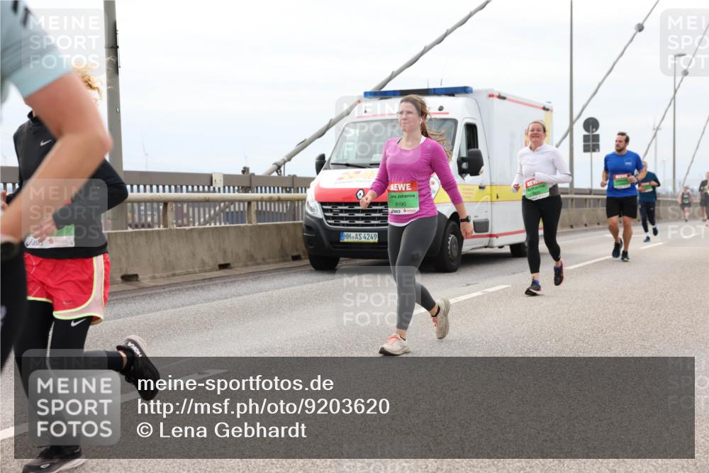 03.10.2025 - Köhlbrandbrückenlauf Lena Gebhardt http://msf.ph/oto/9203620 03.10.2025 15:53:43 Position 2 4249, 9190 meine-sportfotos.de