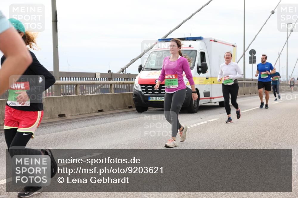 03.10.2025 - Köhlbrandbrückenlauf Lena Gebhardt http://msf.ph/oto/9203621 03.10.2025 15:53:43 Position 2 4249, 9190 meine-sportfotos.de