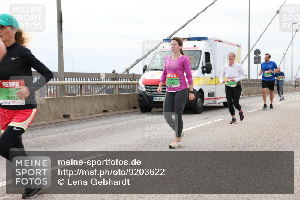 03.10.2025 - Köhlbrandbrückenlauf Lena Gebhardt http://msf.ph/oto/9203622 03.10.2025 15:53:43 Position 2 9699, 4, 9190 meine-sportfotos.de