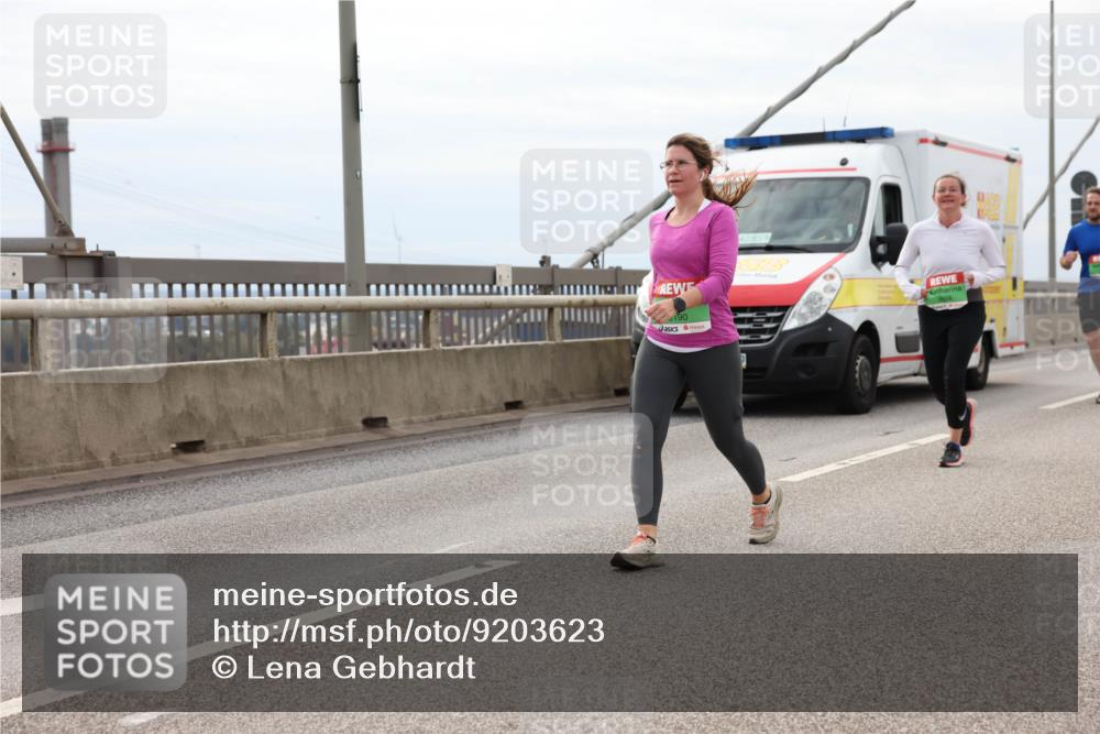 03.10.2025 - Köhlbrandbrückenlauf Lena Gebhardt http://msf.ph/oto/9203623 03.10.2025 15:53:43 Position 2 190, 42, 854 meine-sportfotos.de