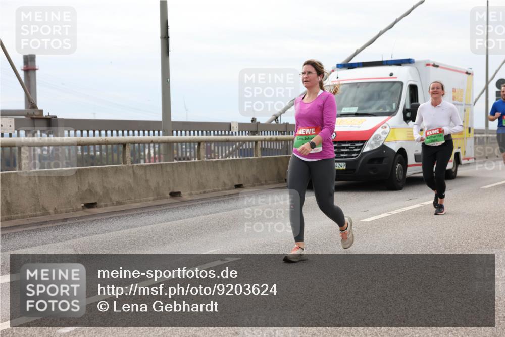 03.10.2025 - Köhlbrandbrückenlauf Lena Gebhardt http://msf.ph/oto/9203624 03.10.2025 15:53:43 Position 2 42, 85, 3, 4249 meine-sportfotos.de