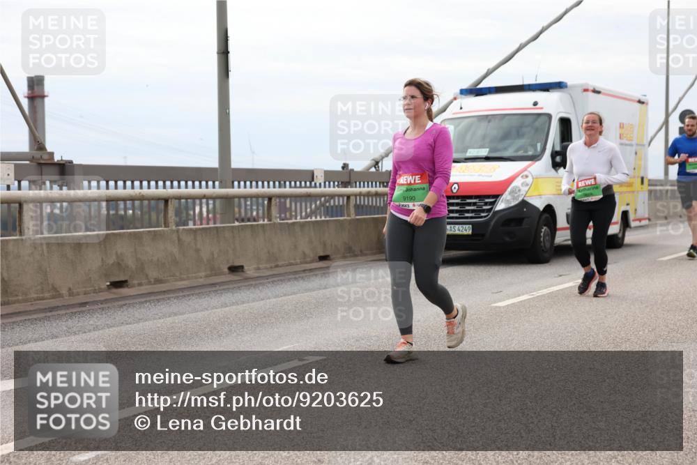 03.10.2025 - Köhlbrandbrückenlauf Lena Gebhardt http://msf.ph/oto/9203625 03.10.2025 15:53:43 Position 2 9190, 4249, 42, 85 meine-sportfotos.de
