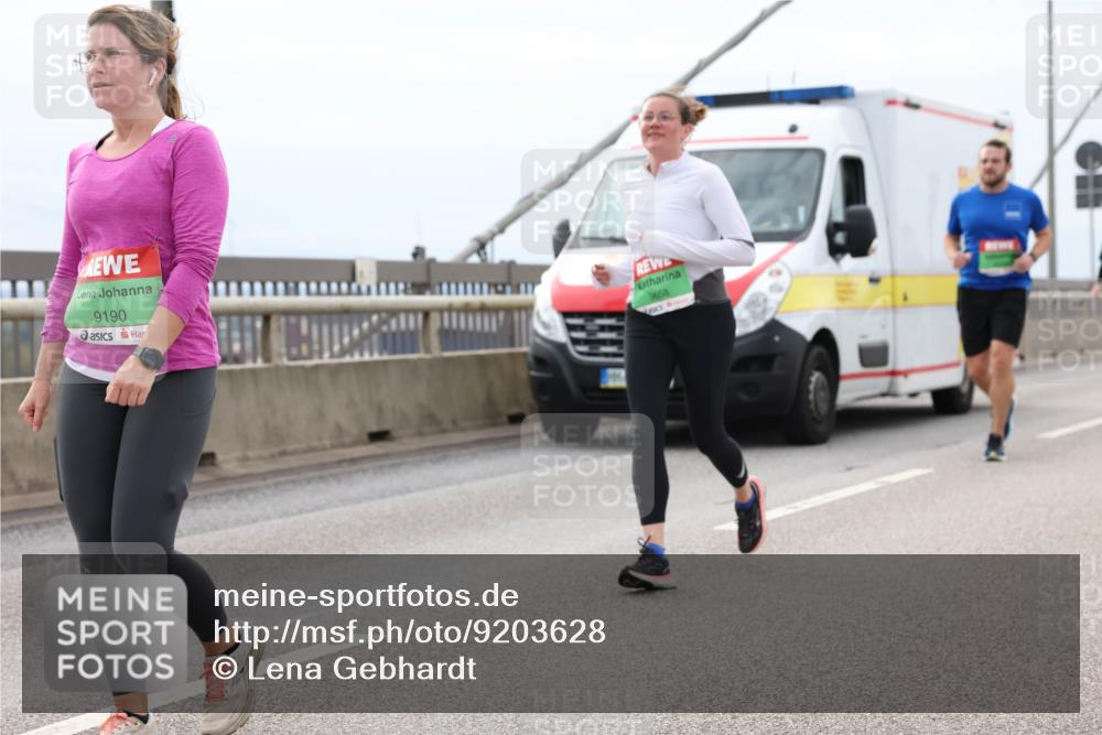 03.10.2025 - Köhlbrandbrückenlauf Lena Gebhardt http://msf.ph/oto/9203628 03.10.2025 15:53:44 Position 2 9190, 9668 meine-sportfotos.de