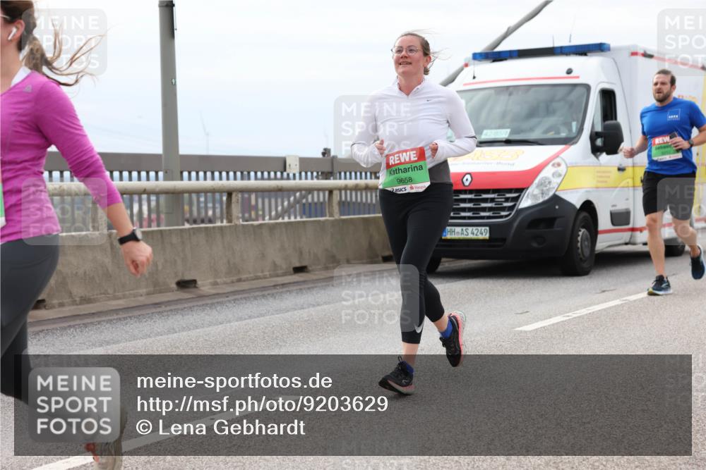 03.10.2025 - Köhlbrandbrückenlauf Lena Gebhardt http://msf.ph/oto/9203629 03.10.2025 15:53:44 Position 2 9658, 42, 85, 4, 4249 meine-sportfotos.de
