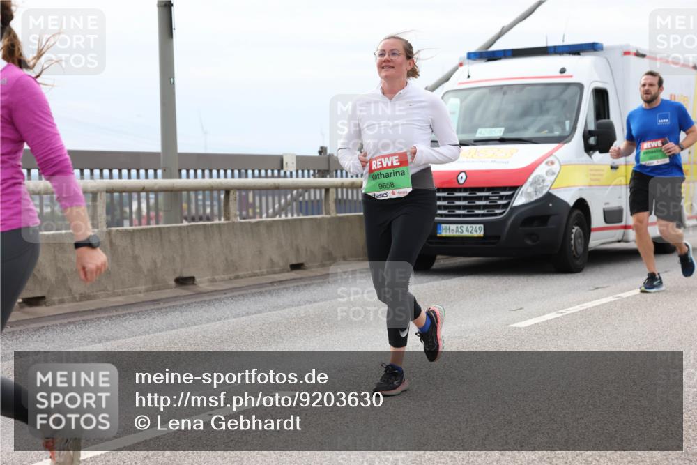 03.10.2025 - Köhlbrandbrückenlauf Lena Gebhardt http://msf.ph/oto/9203630 03.10.2025 15:53:45 Position 2 9658, 42, 854, 4249, 1110 meine-sportfotos.de