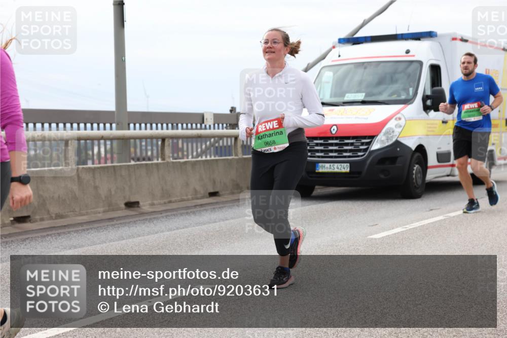 03.10.2025 - Köhlbrandbrückenlauf Lena Gebhardt http://msf.ph/oto/9203631 03.10.2025 15:53:45 Position 2 9658, 4249 meine-sportfotos.de