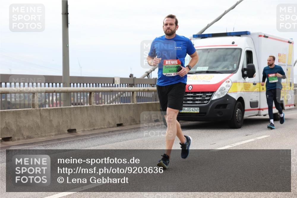 03.10.2025 - Köhlbrandbrückenlauf Lena Gebhardt http://msf.ph/oto/9203636 03.10.2025 15:53:46 Position 2 9252, 4249 meine-sportfotos.de