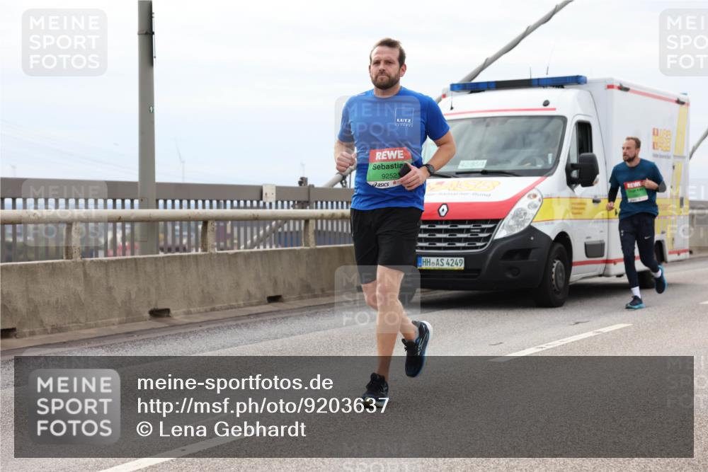03.10.2025 - Köhlbrandbrückenlauf Lena Gebhardt http://msf.ph/oto/9203637 03.10.2025 15:53:46 Position 2 9252, 42, 85, 453, 4249 meine-sportfotos.de