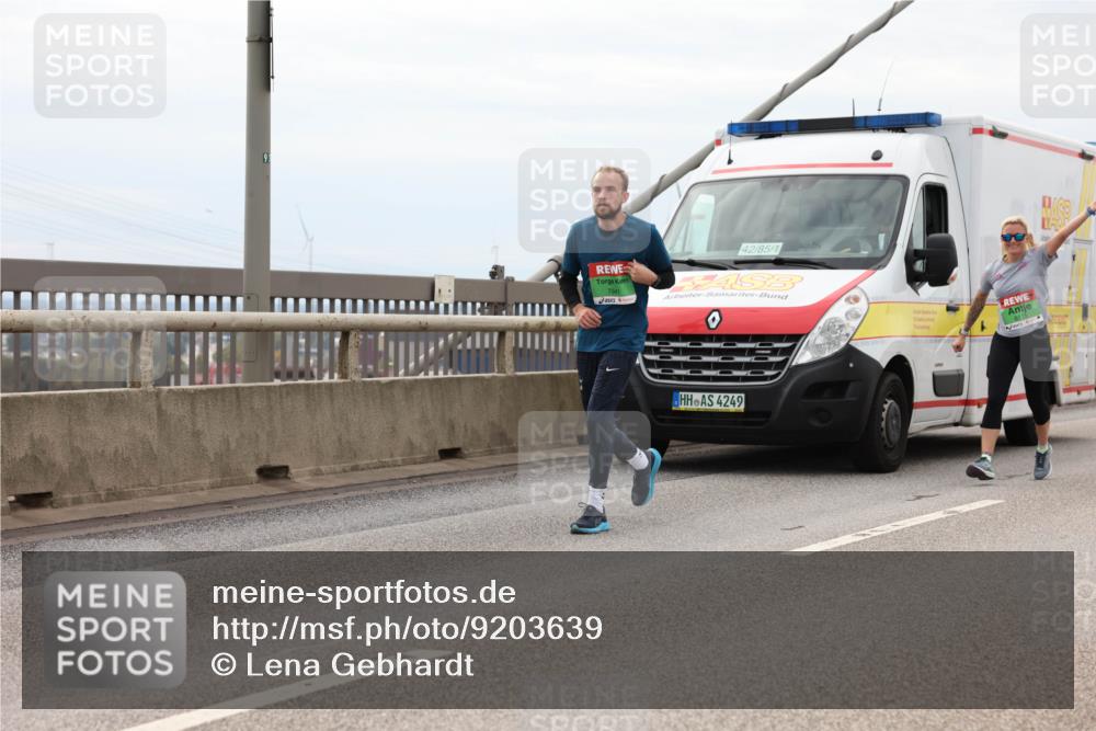 03.10.2025 - Köhlbrandbrückenlauf Lena Gebhardt http://msf.ph/oto/9203639 03.10.2025 15:53:48 Position 2 91, 7941, 42, 85, 1, 4, 3, 4249 meine-sportfotos.de